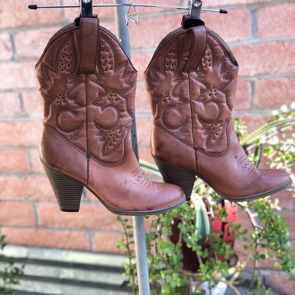 Cowgirl Boots!!